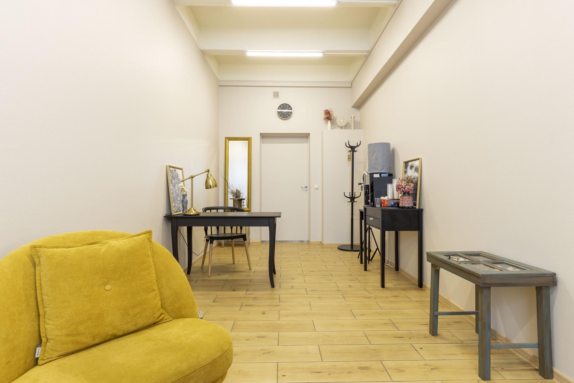 Бежевый кабинет №17